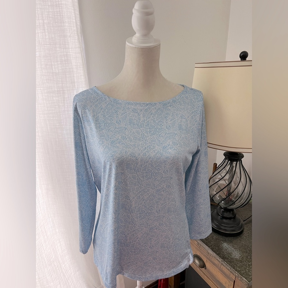 Vineyard Vines blue print performance top